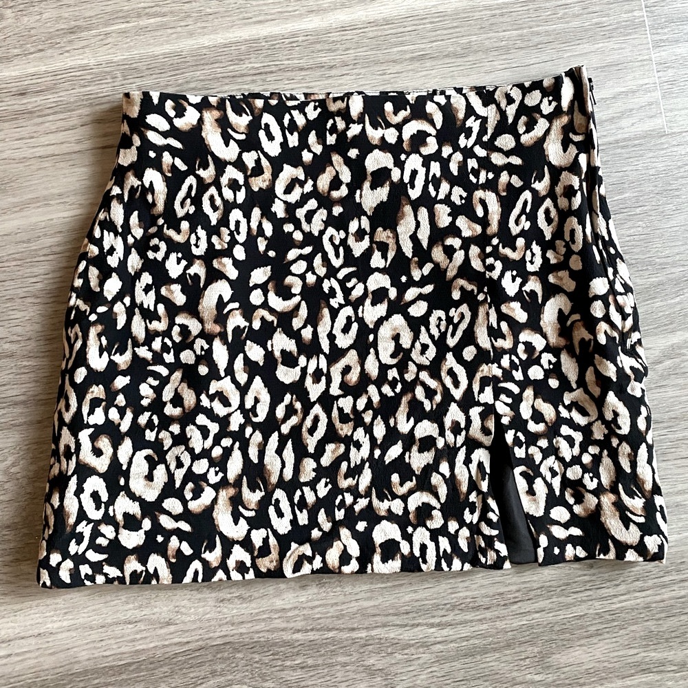 H&M Leopard Print Side Slit Miniskirt in Black, Size S